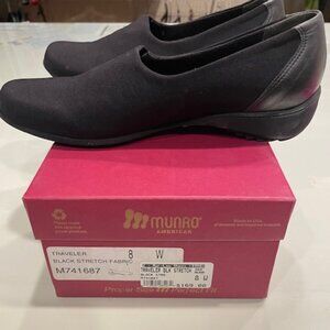 Munro Traveler, Black, Size 8 W